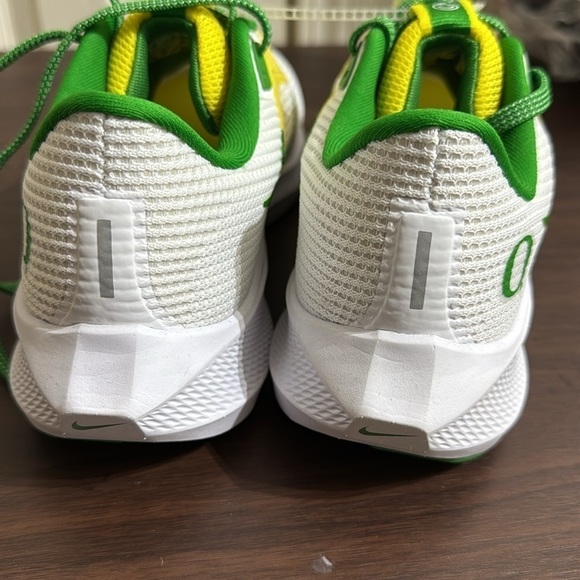 Nike Pegasus 40 Oregon Ducks- Brand New No Box main image 6
